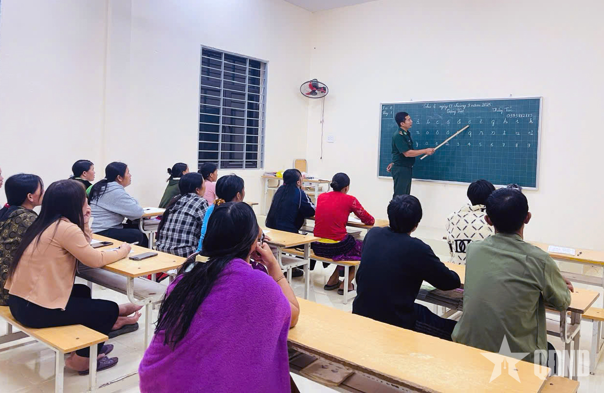 Lớp học nơi lưng chừng núi ở Thanh Hóa